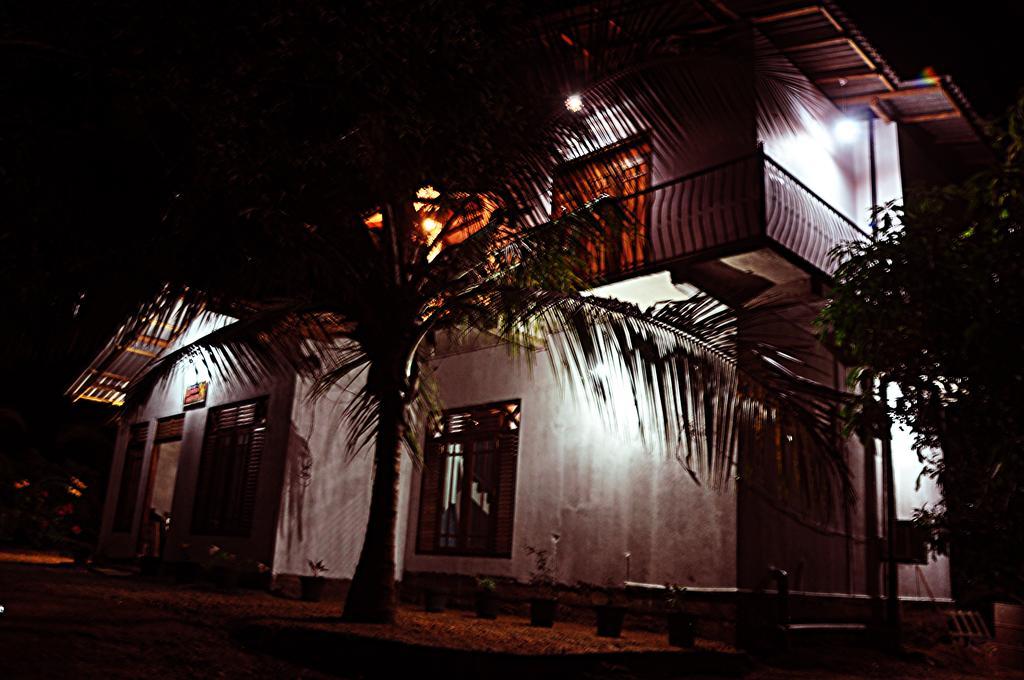 Hotel Coconut Garden House Udawalawe Exterior foto